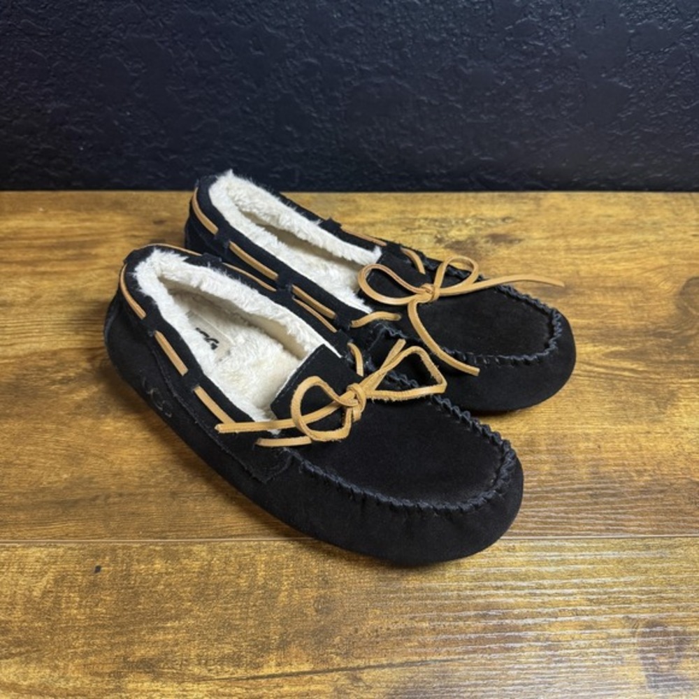 UGG Dakota 5612 Black Suede Sheepskin Lining Moccasin Slipper‎ Womens Size 8